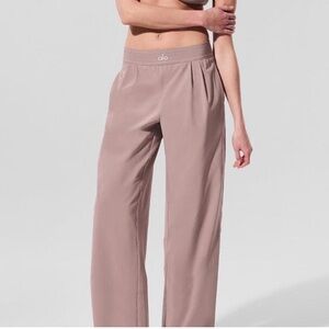 Alo Yoga Suit Up Trouser in Taupe Size Medium Regular NWT